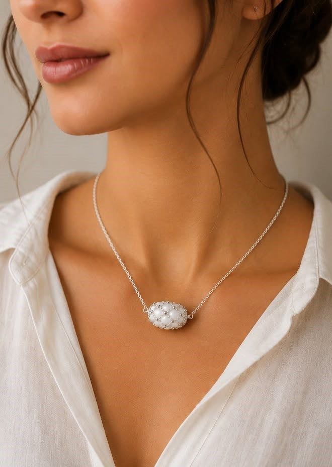 Lumi Oval Pearl Pendant Necklace